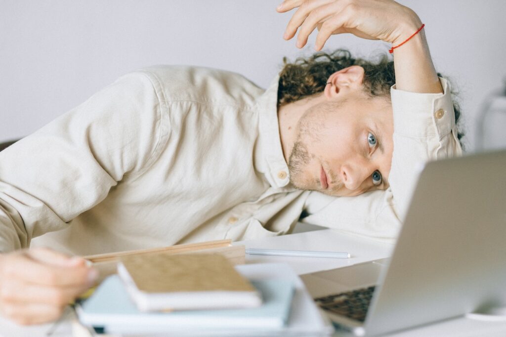differentiate between burnout and fatigue