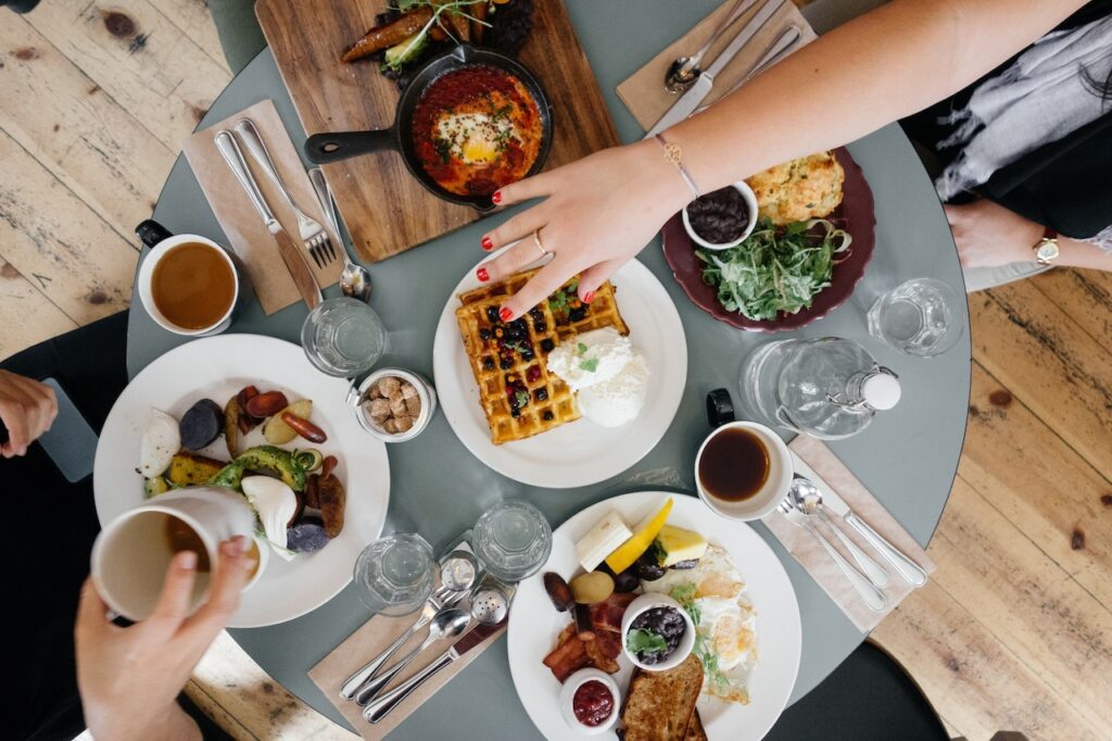 common signs and symptoms of eating disorder